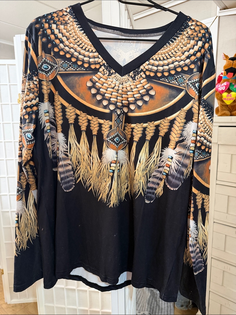 Black & Tan Feather-Print V-Neck Women's Top